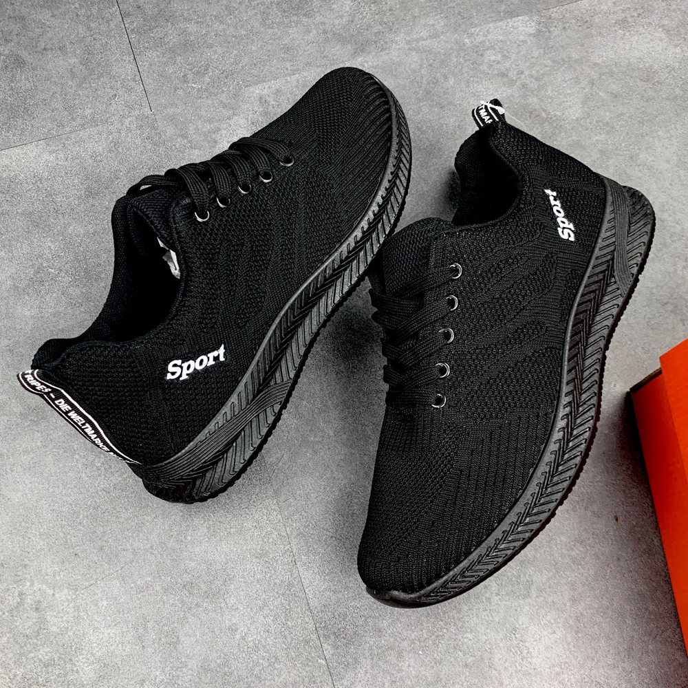 Sneaker đen basic